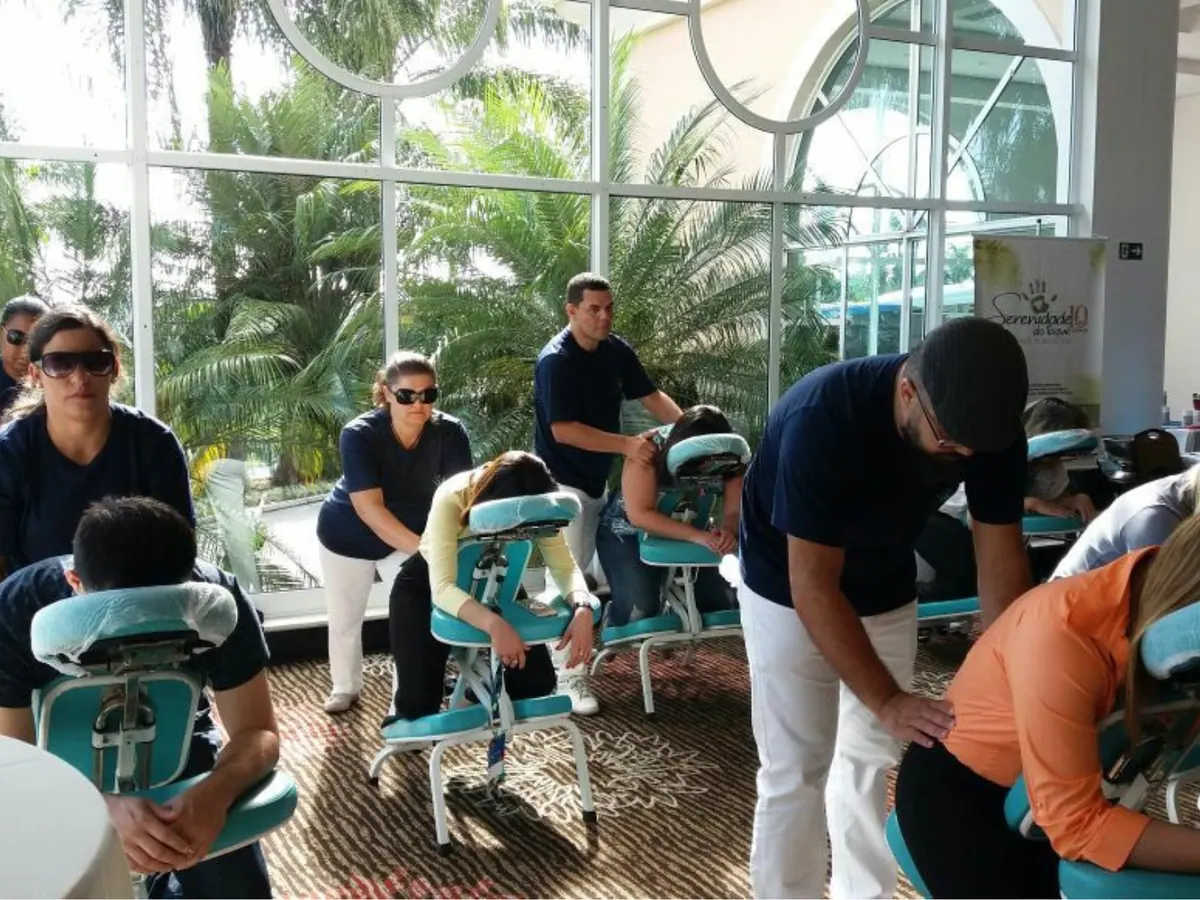Equipe da Serenidade do Toque em atendimento externo.
